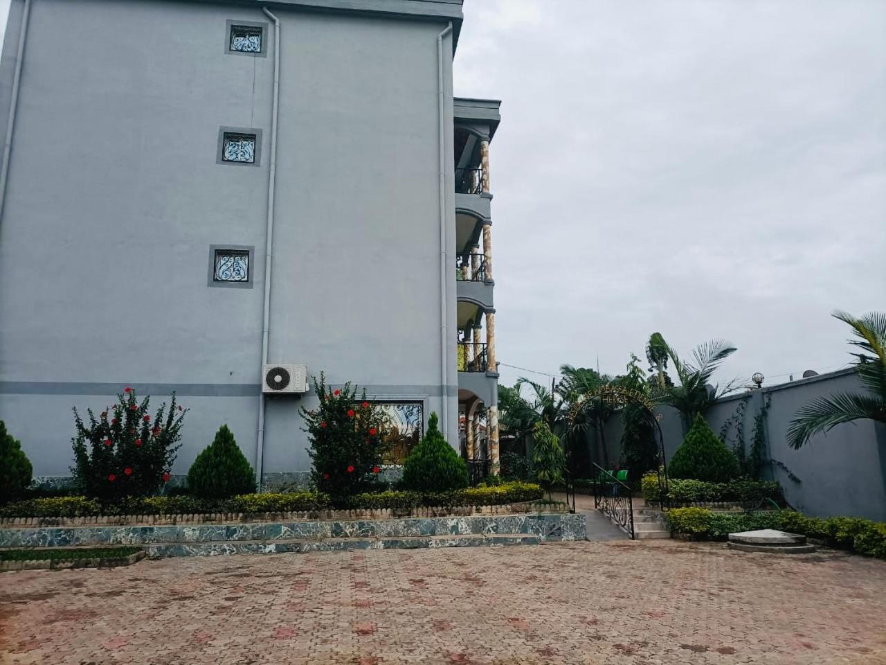 Residence Ambassa Etienne & Therese Yaounde Exterior photo