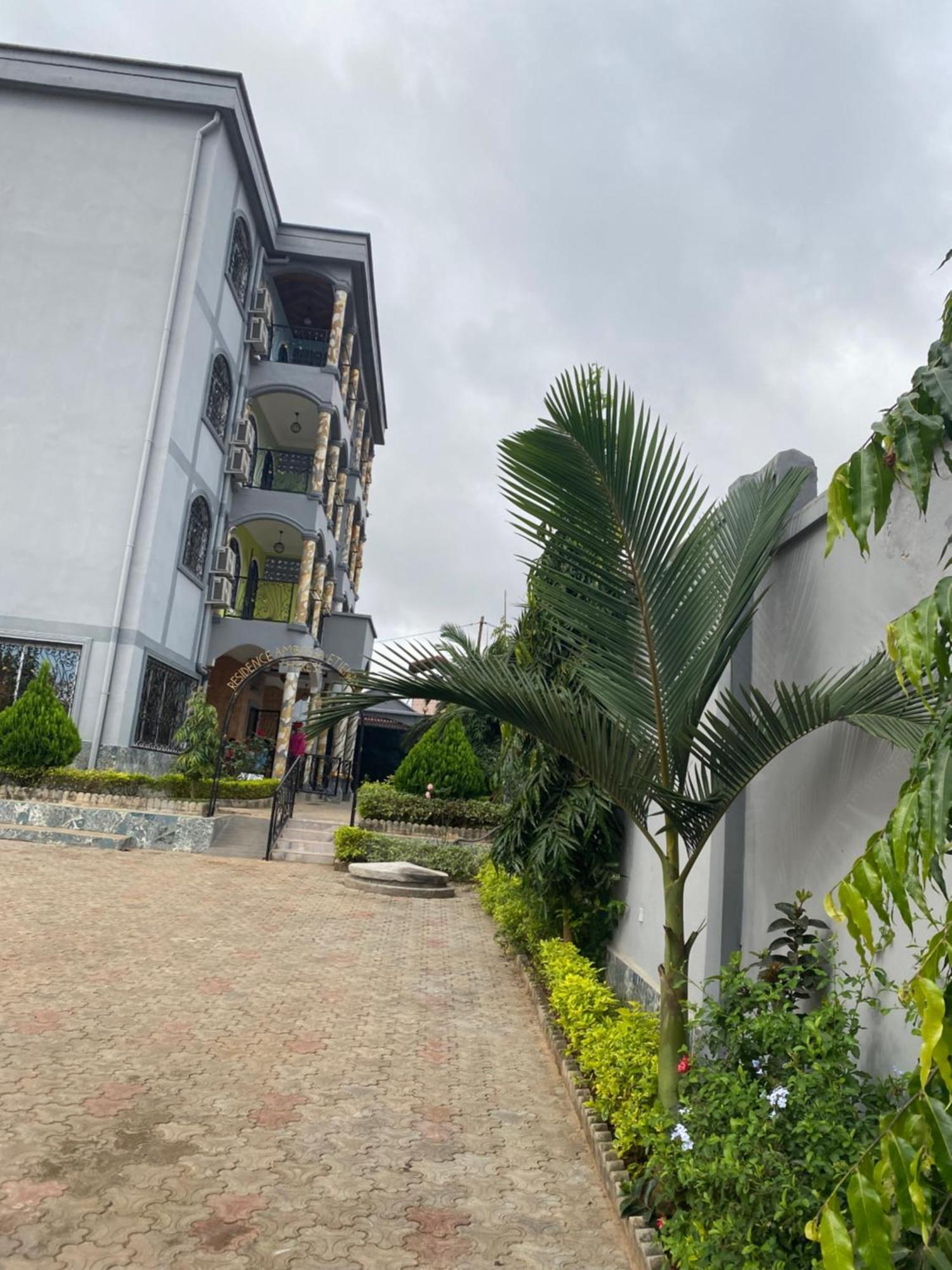 Residence Ambassa Etienne & Therese Yaounde Exterior photo